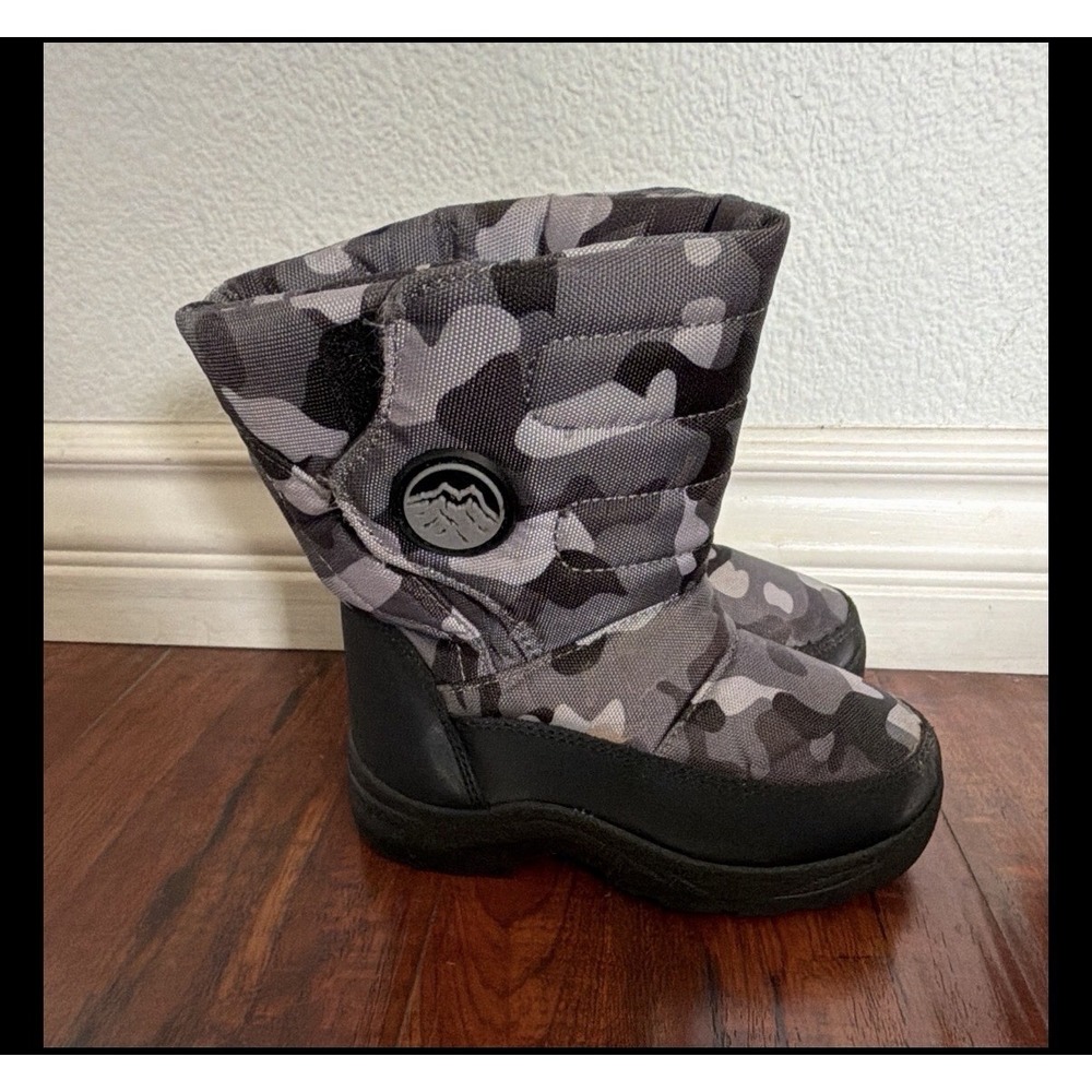 Boys Size 10 Gray Camo Outdoor Boots Plush Lined Winter Hook Loop Side Closure